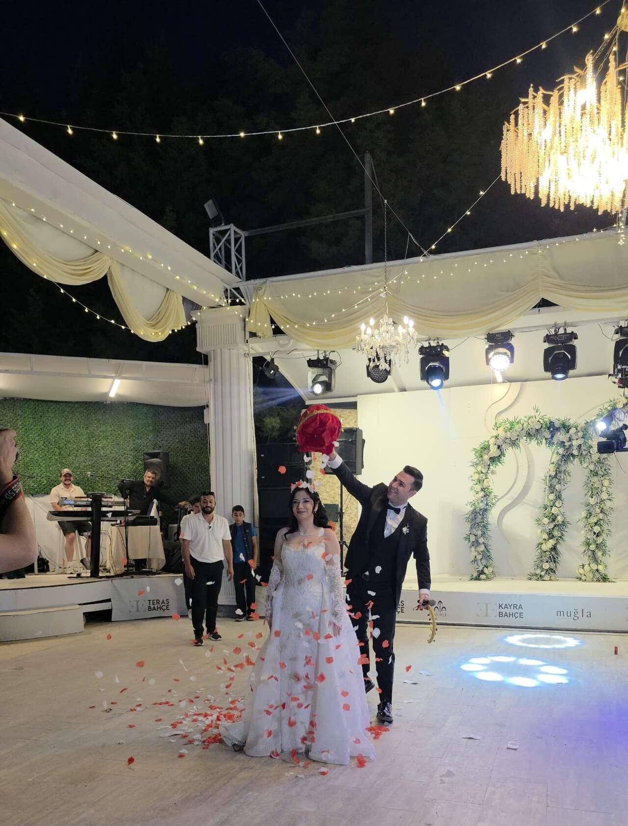 Muğla’da Arzu ve Mehmet’in Mutluluğu: Kayra Düğün Bahçesi’nde Görkemli Düğün 2